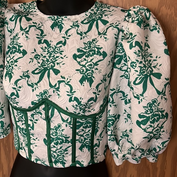 Puffy sleeved crop top - Picture 2 of 7